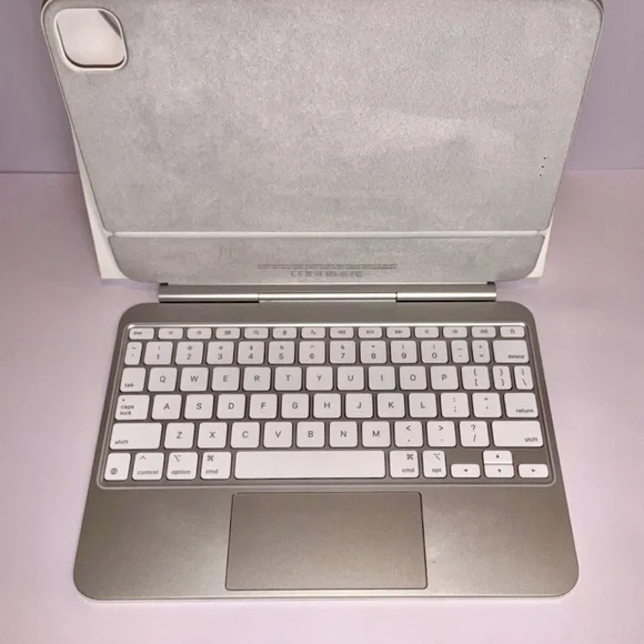 Apple Magic Keyboard MWR03LL/A A2975 for iPad Pro 11 (M4) White